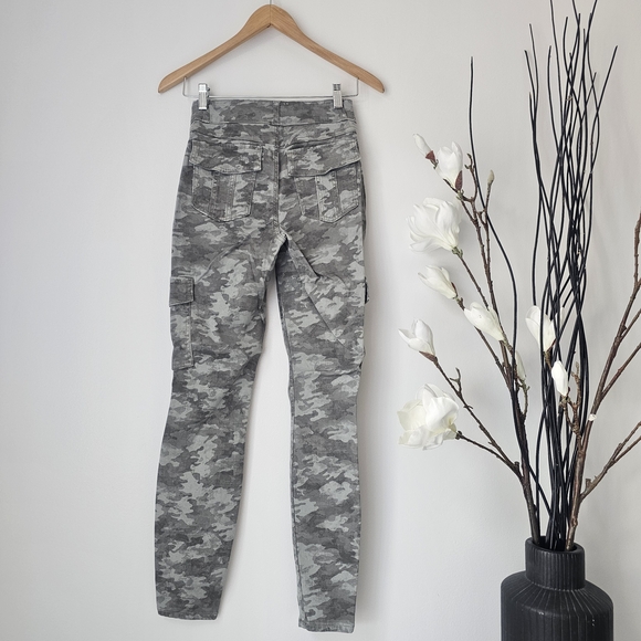 Spanx Stretch Twill Ankle Cargo Pant - Picture 3 of 7